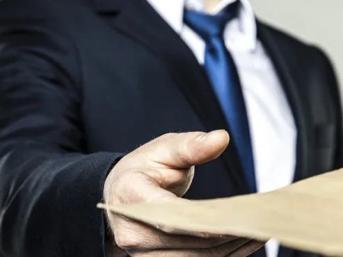 Process server delivering court documents